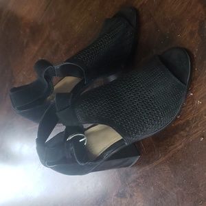 Marc Fishers heels sixe 6